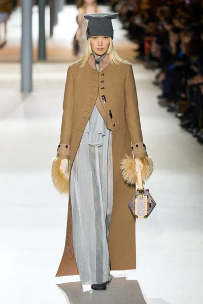 Look 53